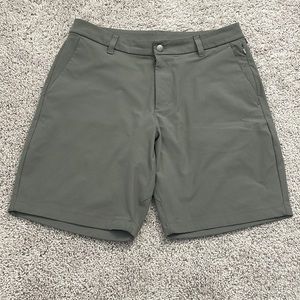 Mens Lululemon Commission Classic Fit 9” Warpstreme Olive Shorts